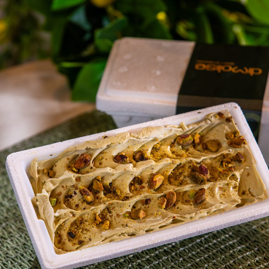Gelato de pistacchio Dimolise com pistaches inteiros