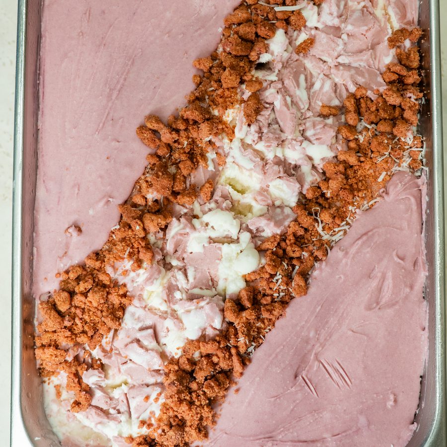 Gelato Teatro Amazonas Dimolise, base rosada com crumble